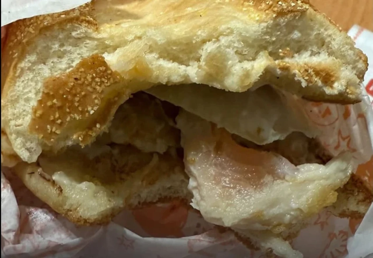 Tuzla Marina Popeyes’te Pişmemiş Tavuk Burger Tepki Çekti