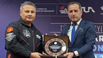 İlk Türk Astronot Tuzla’da Uzay Deneyimlerini Öğrencilerle Paylaştı