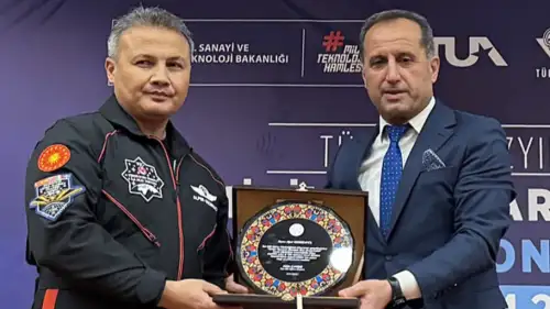 İlk Türk Astronot Tuzla’da Uzay Deneyimlerini Öğrencilerle Paylaştı