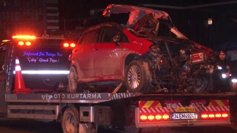 Pendik'te Otomobil Takla Attı: 3 Yaralı
