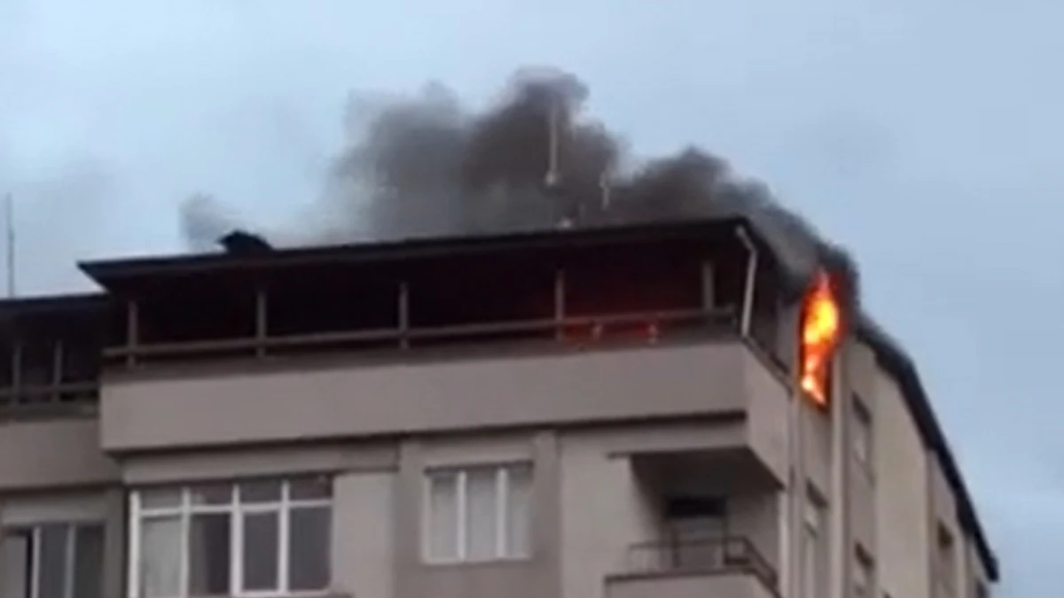 Kocaeli Körfez'de Yangın: 5 Katlı Apartmanın Çatısı Alev Alev Yandı!