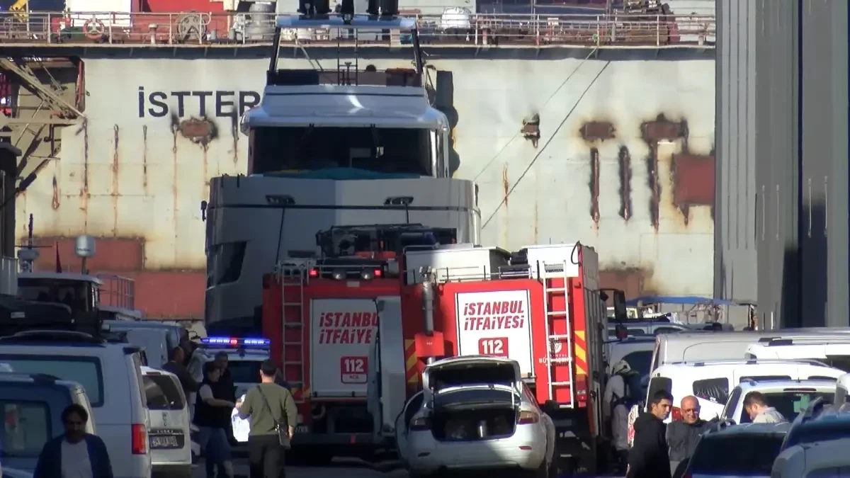 Tuzla Sanayi Sitesinde Yangın Çıktı